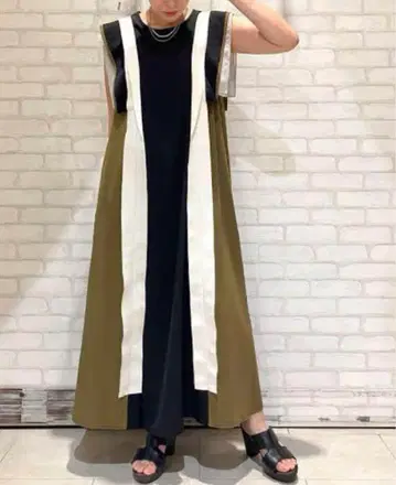 테이프 디자인 숄더 프릴 드레스