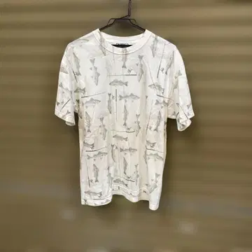 CHARI&CO 생선 프린트 티셔츠 M 사이즈