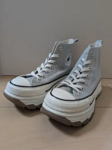 그레이 통굽 하이컷 스니커즈