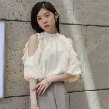 리랜드트루 오프숄더 프릴 블라우스