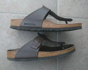 BIRKENSTOCK 브라운 플립플랍