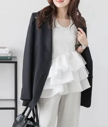 새상품 AMELY 벌룬 프릴 도킹 상의