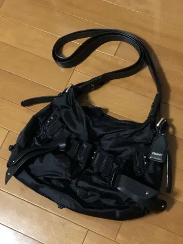 DKNY 블랙 숄더백 새상품급