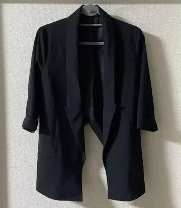 GYDA 블랙 테일러드 자켓 7부 소매