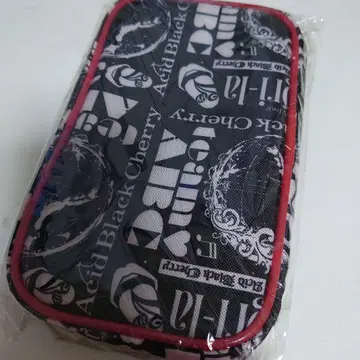 Acid Black Cherry Shangri-la 파우치