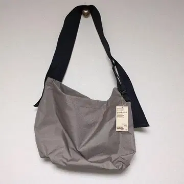 [미사용 새상품] MUJI 무인양품 스퀘어 숄더백 23L 다크 베이지