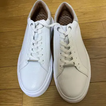미사용 새상품 AOURE 아우르 화이트 가죽 스니커즈 26.5cm