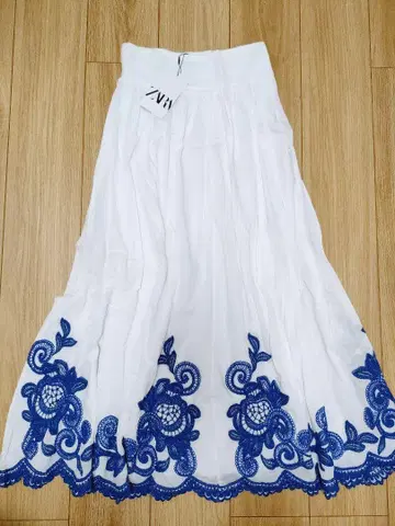 ZARA 화이트 플레어 스커트 XS