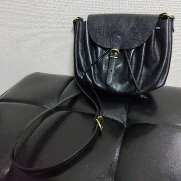 블랙 가죽 숄더백