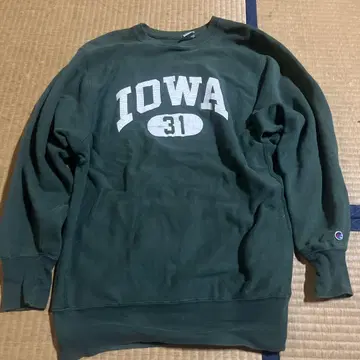 Champion Iowa 31 맨투맨 다크 그린
