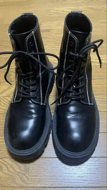 블랙 가죽 하이컷 부츠
