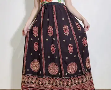 Black embroidery long skirt