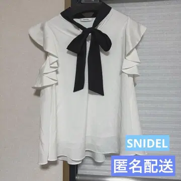 SNIDEL 자카드 보타이 프릴 오픈 블라우스