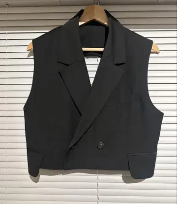 MAISON SPECIAL 블랙 슬리브리스 베스트