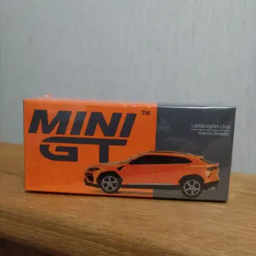 MINIGT Lamborghini Urus Arancio Borealis