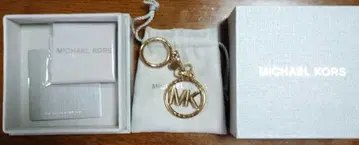 MICHAEL KORS MK 로고 참