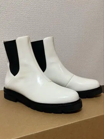 Stuart Weitzman 사이드 고어 부츠 화이트