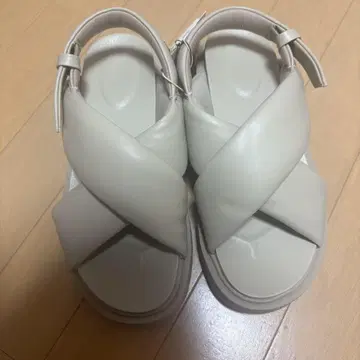UNIQLOC 크로스 스트랩 샌들 미사용 새 상품 택 포함 M 사이즈