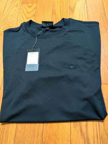 EMPORIO ARMANI 블랙 티셔츠