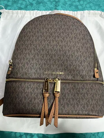 MICHAEL KORS 모노그램 백팩