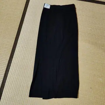블랙 타이트 스커트 슬릿