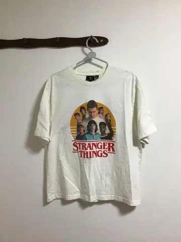 H&M STRANGER THINGS 티셔츠 중고품 147