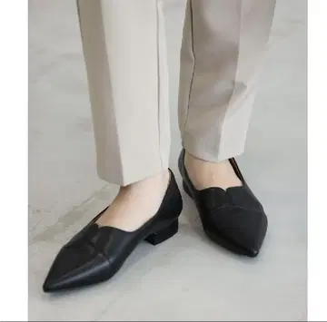 Futier Land 블랙 스틸레토 플랫슈즈