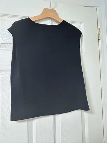 띠어리 Wooster Crepe Knit Boat Neck Top 블랙