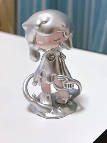 POP Mart azura liquid metal