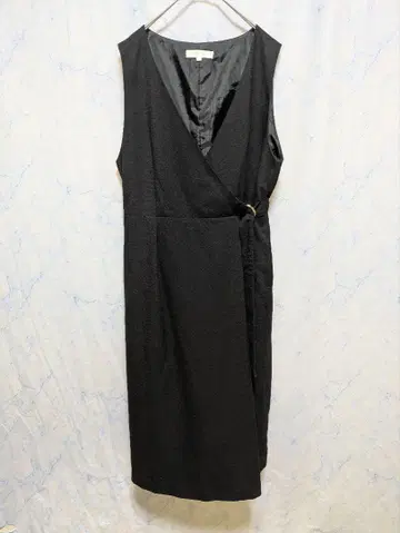 grove 블랙 슬리브리스 원피스