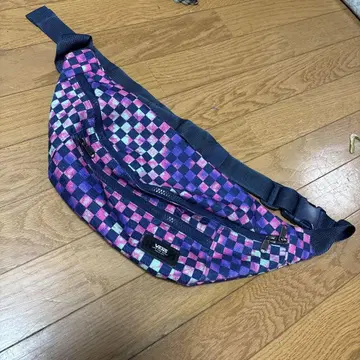 VANS 체크 무늬 바디백