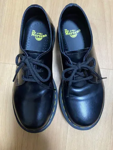 Dr. Martens 블랙 로퍼