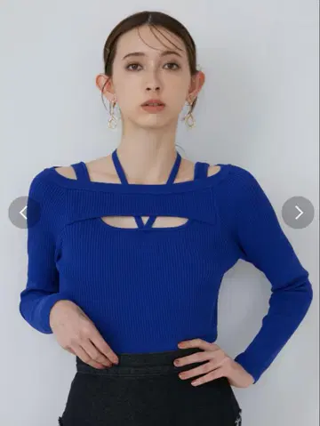 블루 리브 긴팔 스웨터 컷아웃