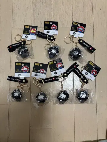 오사카 간사이 만박 한정 산리오 블랙 먐먐 키링 총 7종류