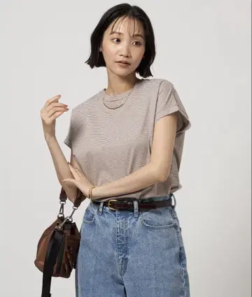 글로시 프렌치 슬리브 T셔츠