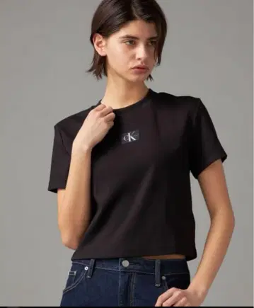 Calvin Klein 블랙 로고 티셔츠 반팔