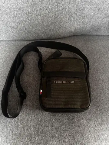 TOMMY HILFIGER 숄더백 올리브