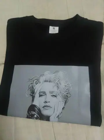 마돈나 그래픽 T셔츠 블랙