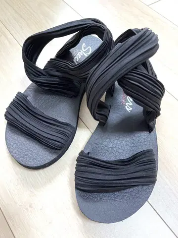 SKECHERS 스케쳐스 요가 폼 블랙 샌들