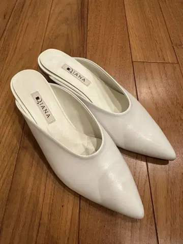 DIANA 화이트 뮬 M 사이즈