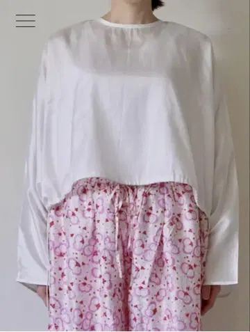 [BUNON] back button short wide blouse