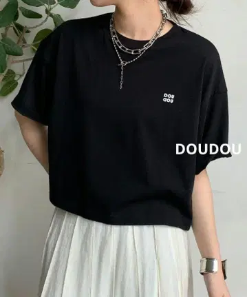 [ DOUDOU ] DD 자수 숏 기장 TEE 블랙