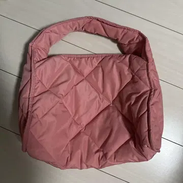 퀼팅 핑크 핸드백 COS