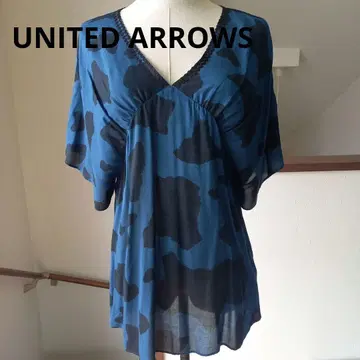 새상품급 UNITED ARROWS V넥 상의