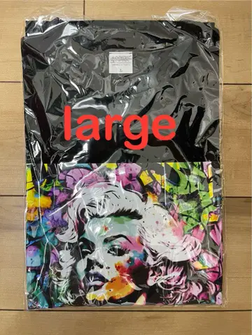 a.d.d.i.c.t Marilyn Monroe Graphic Tee