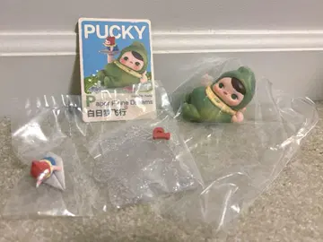 POP MART hand in hand Pucky