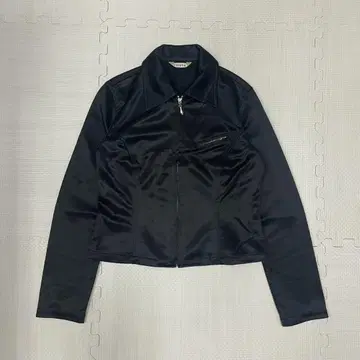 블랙 새틴 집업 카라 부착 컴팩트 자켓 긴팔 여성용