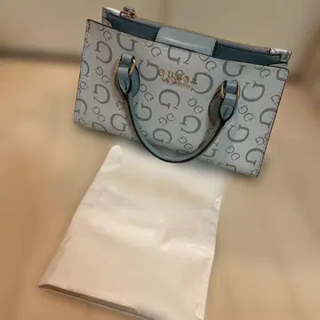 GUESS 토트백