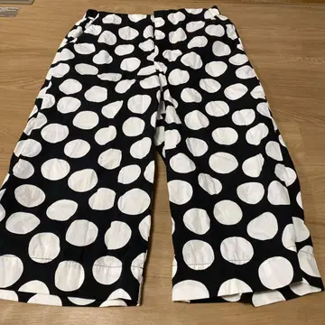 marimekko 도트 무늬 가우초 팬츠 블랙/화이트