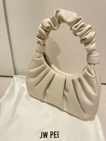 JW PEI 숄더백 아이보리